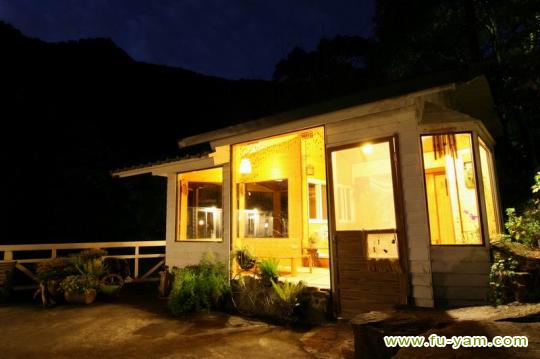 Fuyam night scene | Photographs | Fuyam Tourist Home | Lala Mountain | 台灣拉拉山民宿福緣山莊 | IMG_8740.JPG